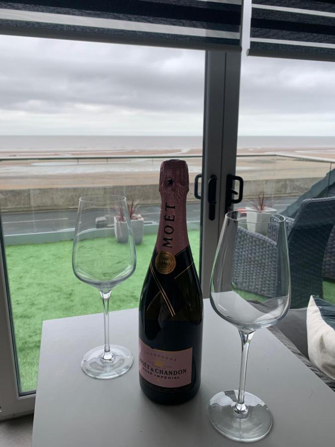 Beach View Apartment With Balcony And Sea View - Pet Friendly Cleveleys Luaran gambar